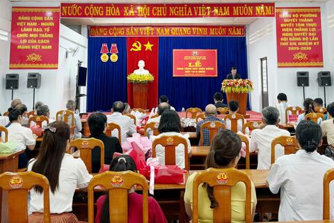 LỄ TRAO TẶNG HUY HIỆU ĐẢNG ĐỢT 19-5-2025.